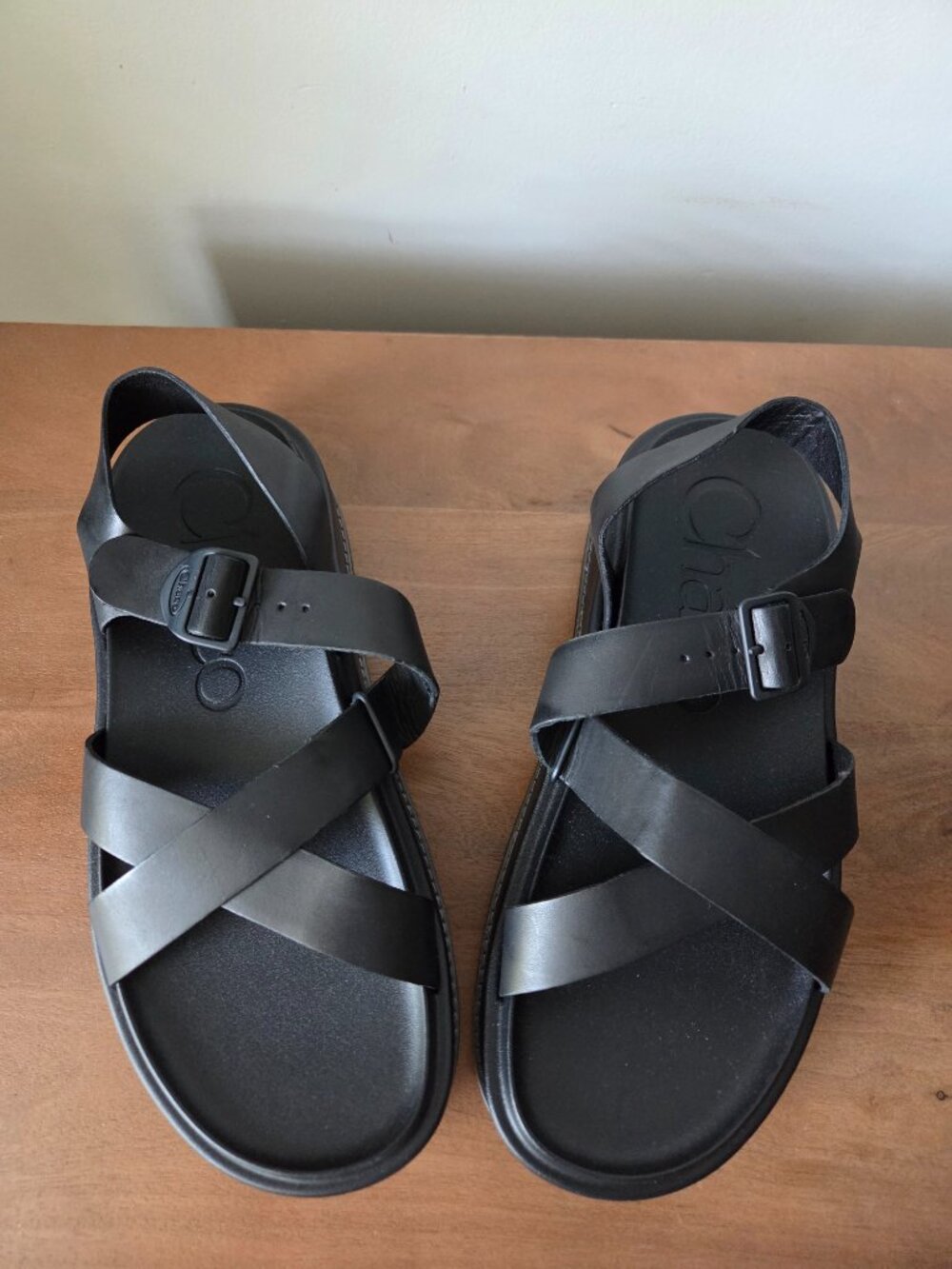 NEW NEVER WORN CHACO BLACK GENUINE LEATHER STRAPPY SANDALS 9